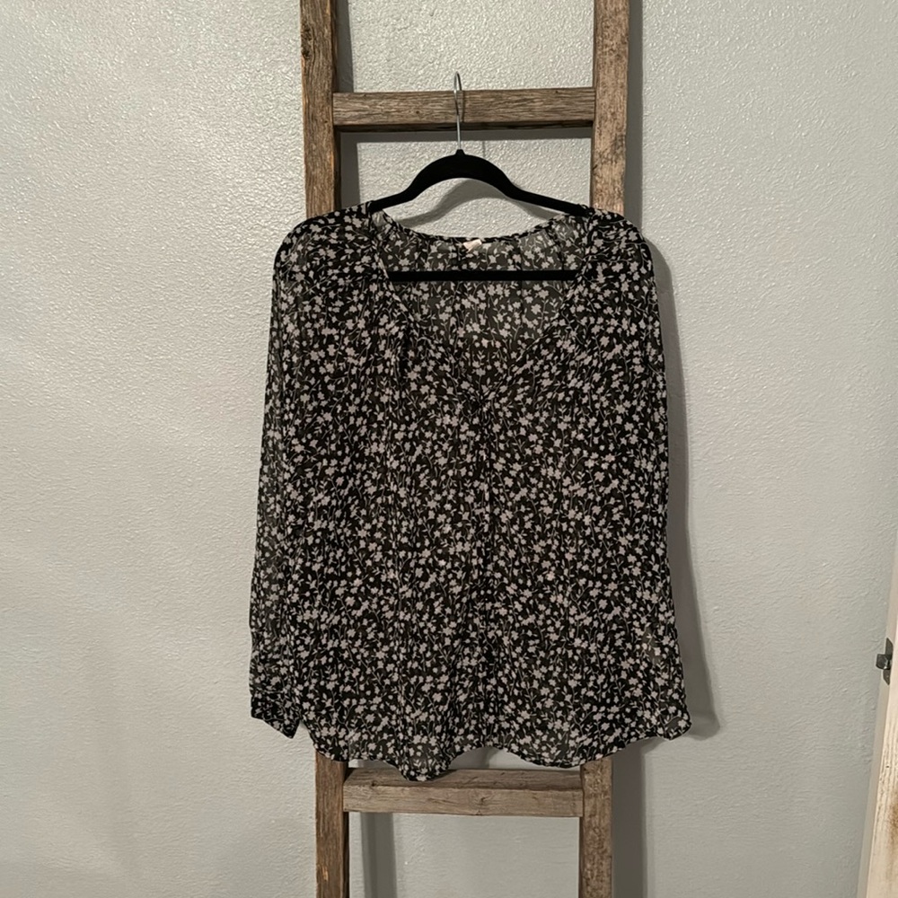 Black and White Floral long sleeve Blouse